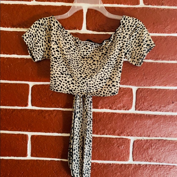 Tie front leopard print crop top - Picture 3 of 3